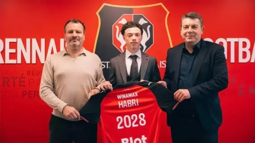 الدولي المغربي عيسى حبري يوقع لنادي ستاد رين إلى غاية 2028